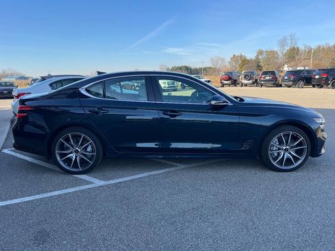 Used 2025 Genesis G70 2.5T image 8