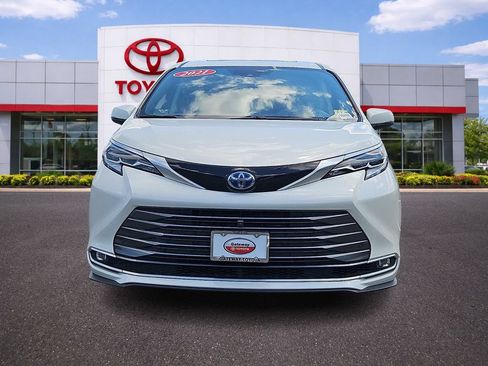 Used 2021 Toyota Sienna Platinum AWD/4WD image 2