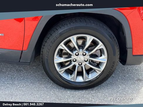 Used 2021 Jeep Cherokee Latitude Plus FWD image 9