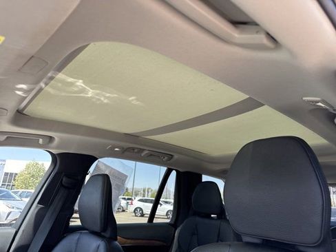 Used 2023 Volvo XC90 T8 Plus image 17