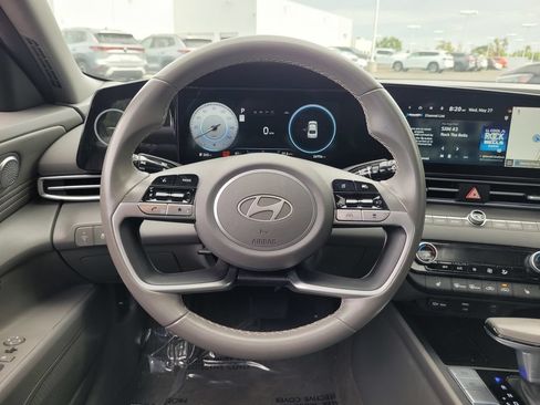 Used 2025 Hyundai Elantra SEL FWD image 17