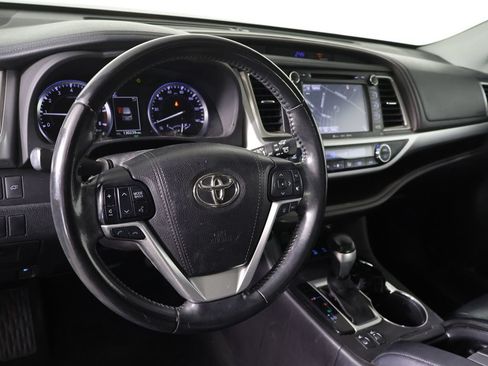 Used 2017 Toyota Highlander XLE w/ Carpet Mat Package AWD/4WD image 26