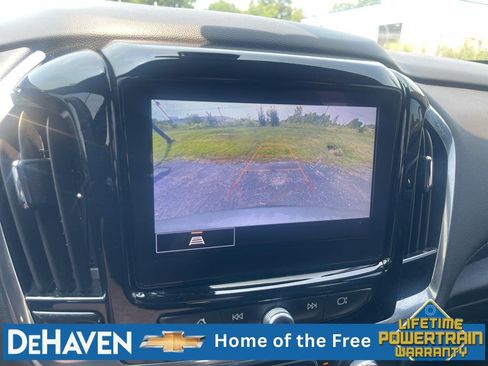 Used 2023 Chevrolet Traverse LT FWD image 15