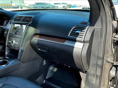 Used 2019 Ford Explorer Limited w/ Ford Safe & Smart Package image 19