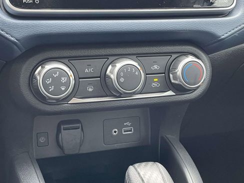 Used 2025 Nissan Versa SV w/ Trunk Package image 24