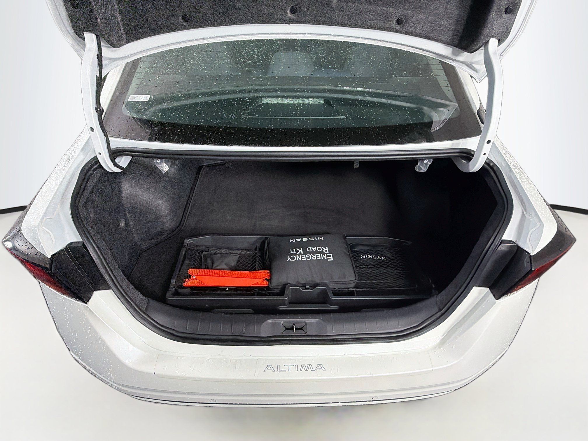 Used 2024 Nissan Altima 2.5 SV FWD image 29