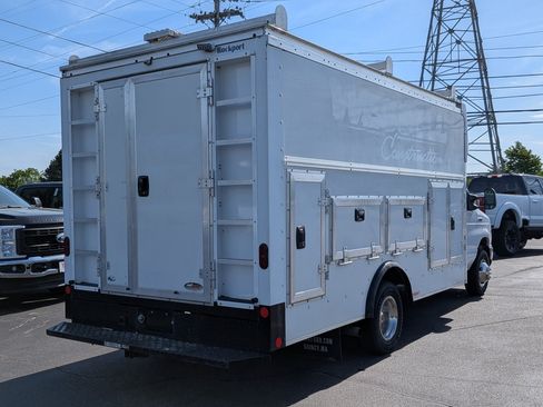 Certified 2022 Ford E-450 and Econoline 450 Super Duty w/ Power Windows & Locks Group RWD image 5