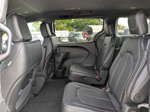New 2026 Chrysler Pacifica Select FWD image 14