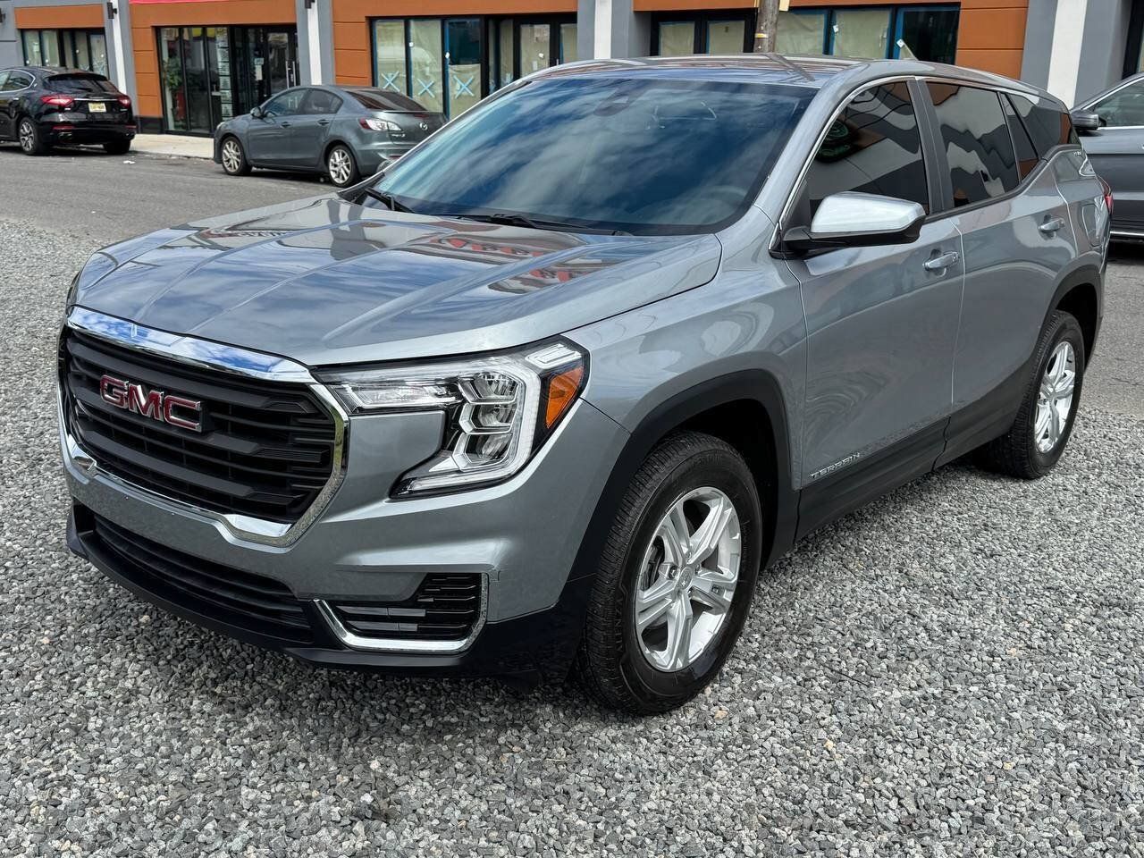 Used 2024 GMC Terrain SLE AWD/4WD image 1