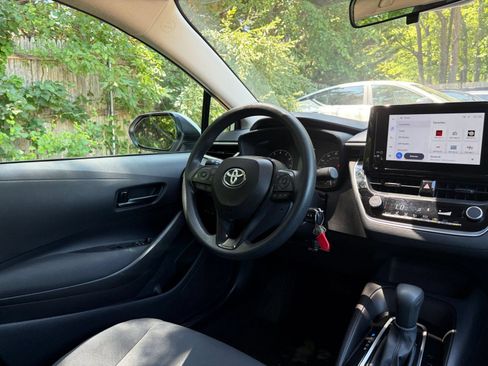 Used 2025 Toyota Corolla LE FWD image 32
