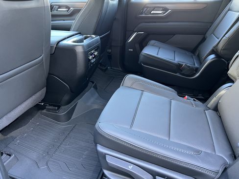 New 2026 GMC Yukon Denali w/ Denali Reserve Package AWD/4WD image 18