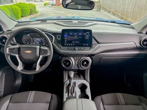 Used 2024 Chevrolet Blazer LT w/ Convenience Package FWD image 2