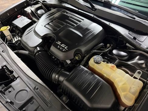 Used 2018 Chrysler 300 S AWD/4WD image 42