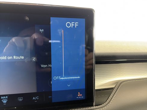 Used 2025 Lincoln Corsair AWD image 21