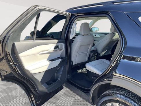 Used 2025 Ford Explorer Active w/ Active Comfort Package image 18