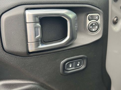 Used 2022 Jeep Wrangler Unlimited Sport AWD/4WD image 17