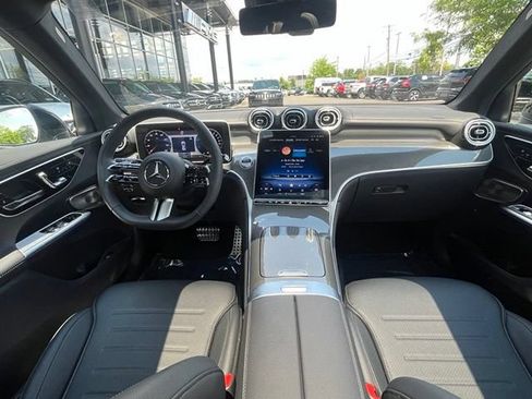 Used 2025 Mercedes-Benz GLC 350e 4MATIC image 13