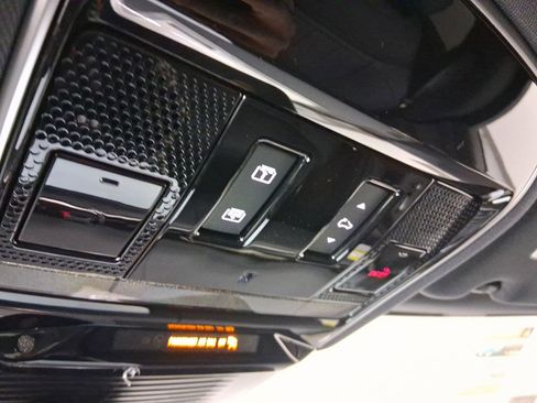 New 2025 Land Rover Range Rover Sport Dynamic SE image 17