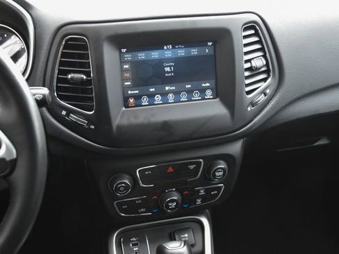Used 2019 Jeep Compass Latitude image 19