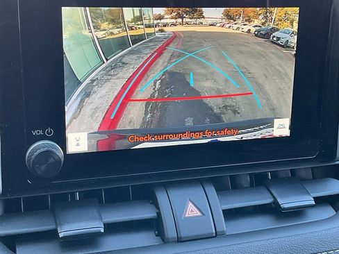 Used 2025 Toyota RAV4 XLE image 31