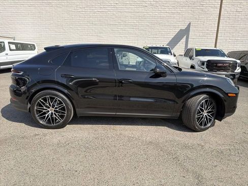 Used 2025 Porsche Cayenne Coupe AWD/4WD image 3