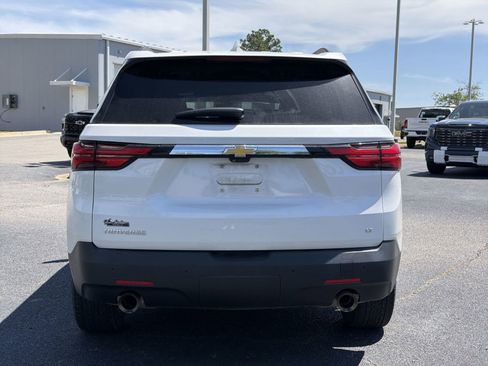 Used 2022 Chevrolet Traverse LT w/ LT Premium Package image 9