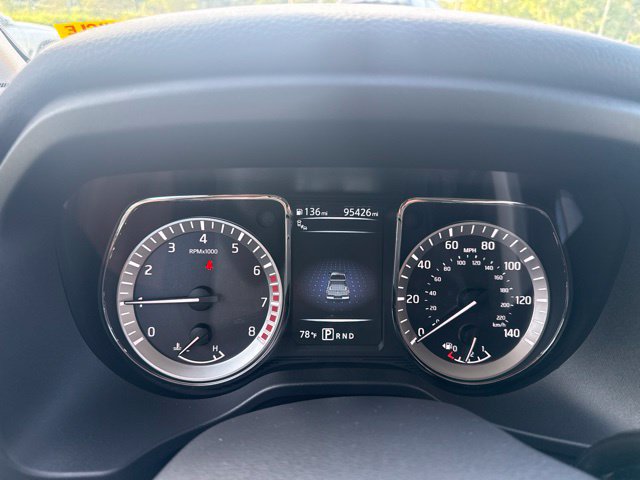 Used 2018 Nissan Titan SV w/ SV Convenience Package RWD image 16