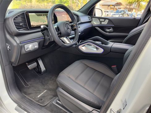 New 2025 Mercedes-Benz GLS 450 4MATIC image 2