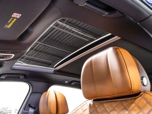 Used 2021 Bentley Bentayga w/ First Edition Specification image 11