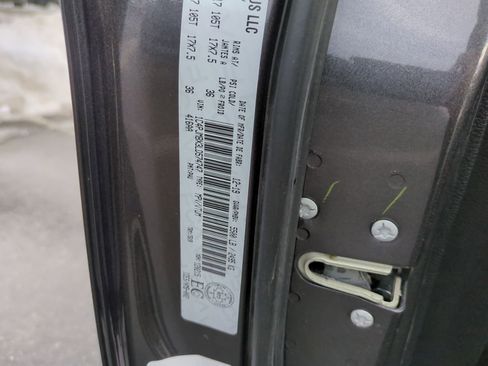 Used 2020 Jeep Cherokee Trailhawk w/ Cold Weather Group image 40