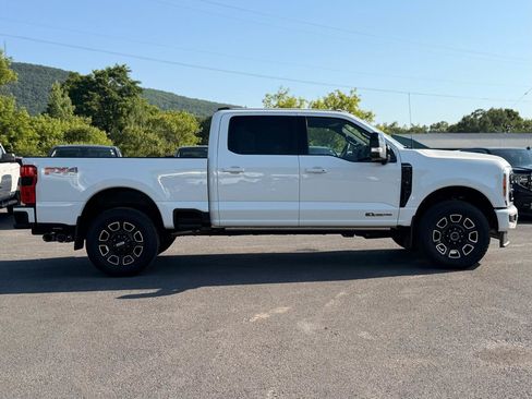 Used 2025 Ford F250 Platinum w/ FX4 Off-Road Package AWD/4WD image 4