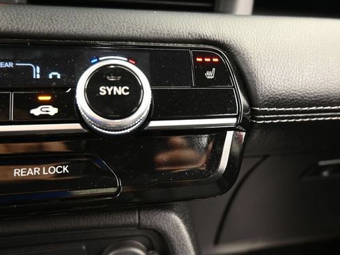 Used 2025 Honda Pilot Touring image 32