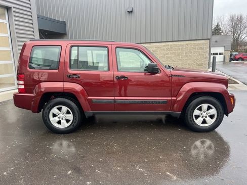 Used 2009 Jeep Liberty Sport image 4