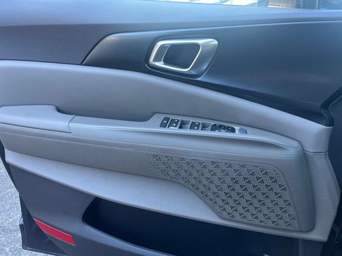 Used 2026 Kia Carnival FWD image 18