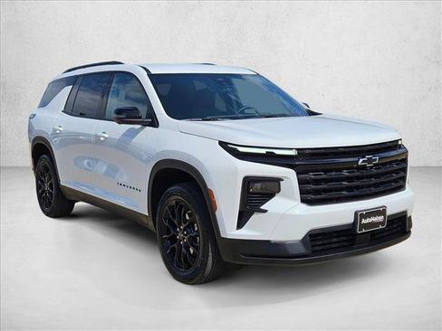 Used 2026 Chevrolet Traverse LT w/ Midnight/Sport Edition FWD image 3