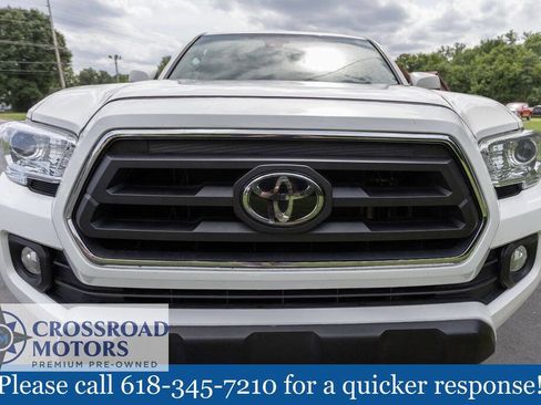 Used 2022 Toyota Tacoma SR5 AWD/4WD image 12