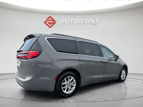 Used 2022 Chrysler Pacifica Touring-L FWD image 8