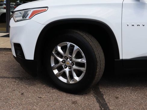 Used 2021 Chevrolet Traverse LS w/ LPO, Cargo Package FWD image 5