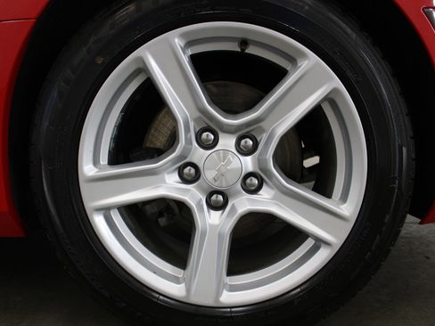 Used 2020 Chevrolet Camaro LT image 9