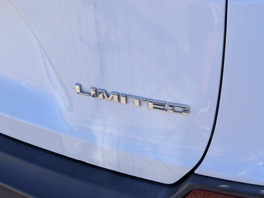Used 2019 Jeep Cherokee Limited AWD/4WD image 12