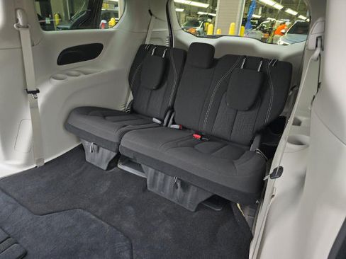 Used 2023 Chrysler Voyager LX FWD image 14