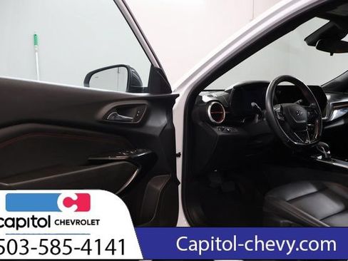 Used 2024 Chevrolet Trax RS w/ Sunroof Package FWD image 10