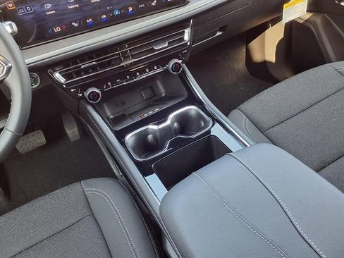 New 2026 Chevrolet Traverse LT image 11