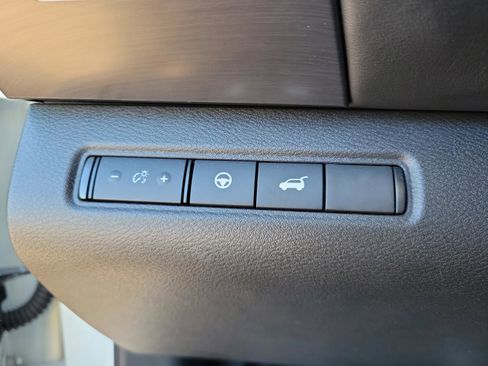 Certified 2024 Nissan Pathfinder SL image 27