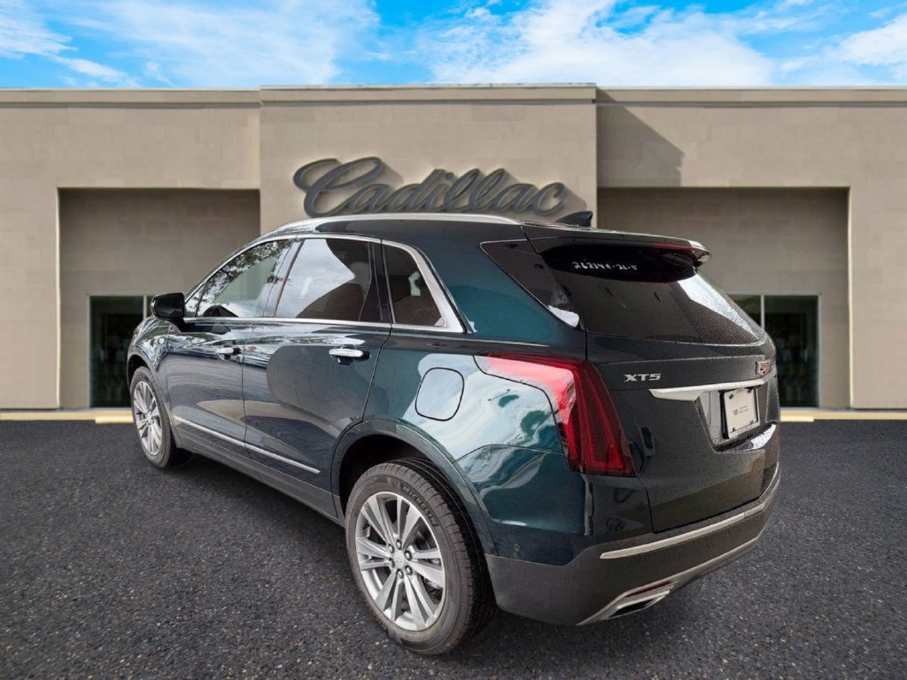 Used 2026 Cadillac XT5 Premium Luxury w/ Driver Assist Package FWD image 5