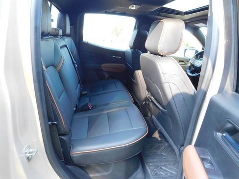 Used 2023 GMC Canyon AT4 w/ AT4 Premium Package AWD/4WD image 5