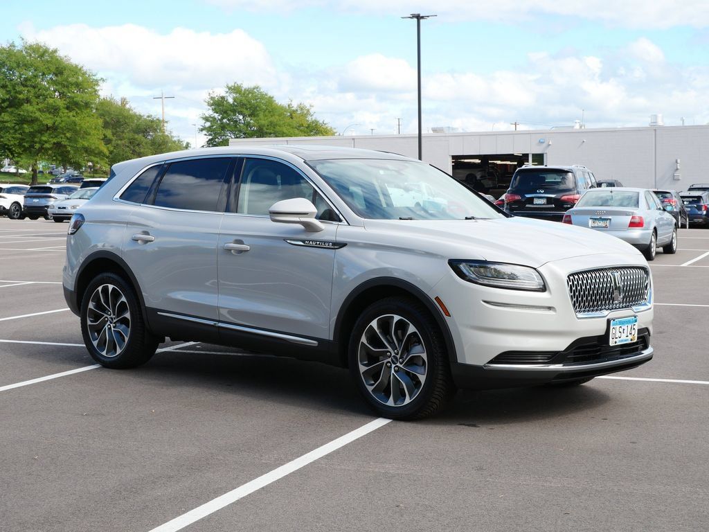 Used 2021 Lincoln Nautilus Reserve AWD/4WD image 3