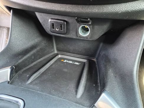 Used 2023 Chevrolet Traverse LT FWD image 30
