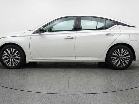 Used 2025 Nissan Altima 2.5 SV image 5