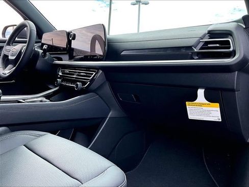 New 2027 Chevrolet Traverse LT w/ Driver Confidence Package AWD/4WD image 9